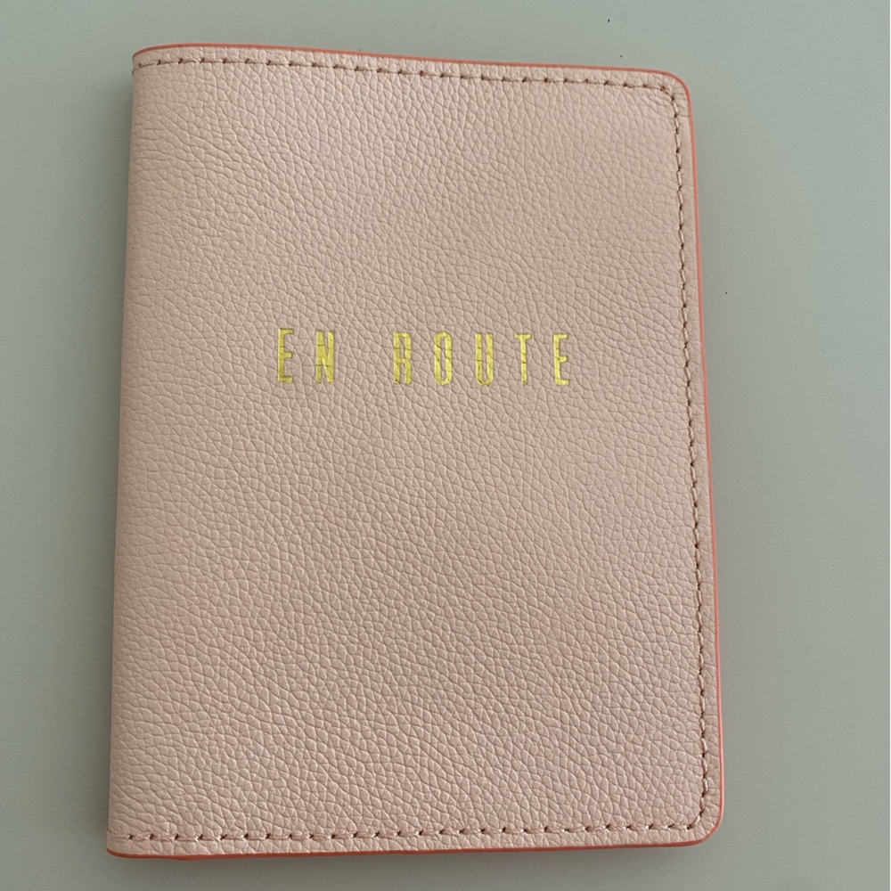 NWOT “En Route” Leather Passport Holder